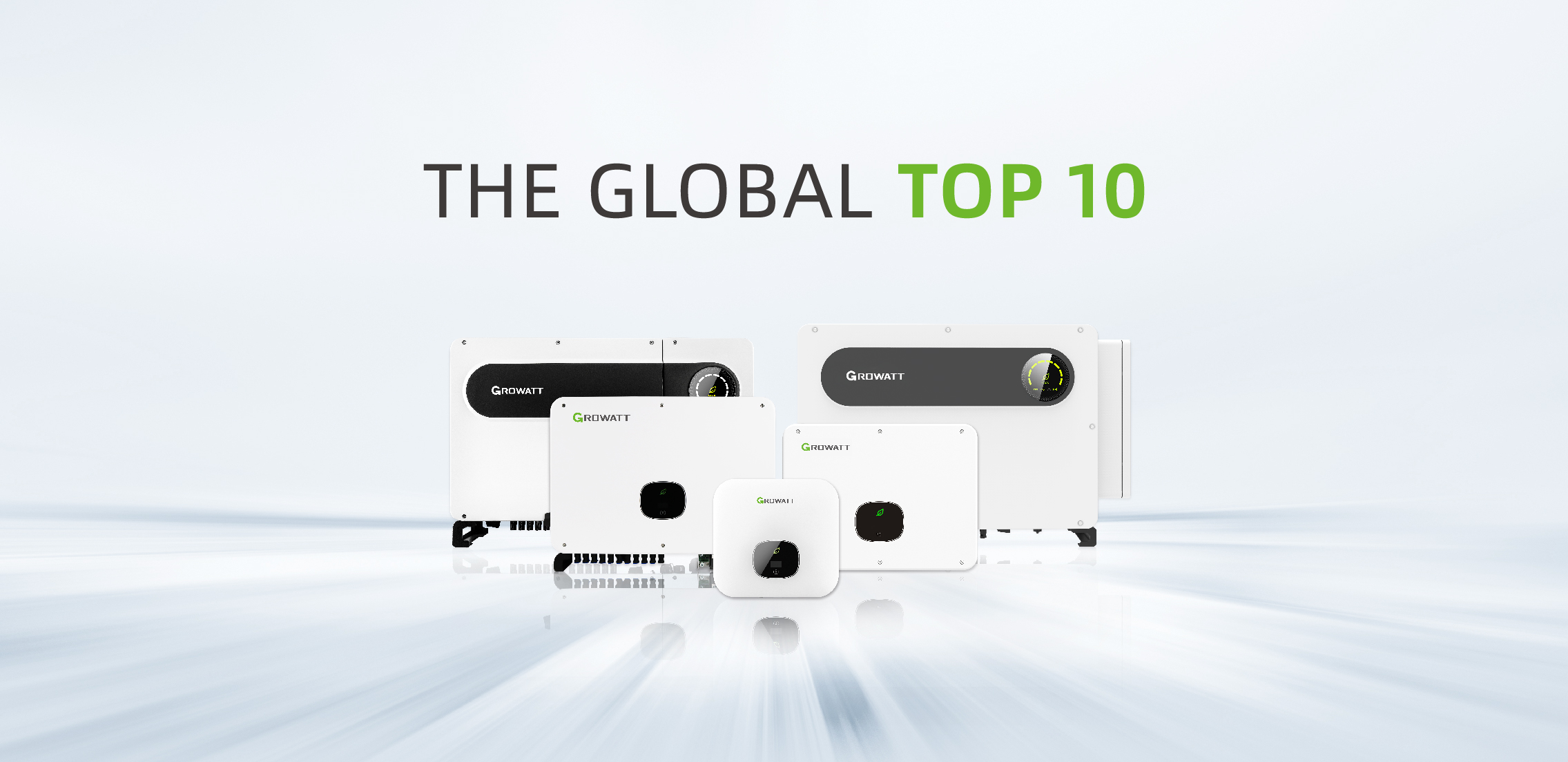 Growatt invertoru, əks etdirici səthdə müxtəlif ağ Growatt invertor modelləri və üstündə 'THE GLOBAL TOP 10' yazısı, ağ invertor