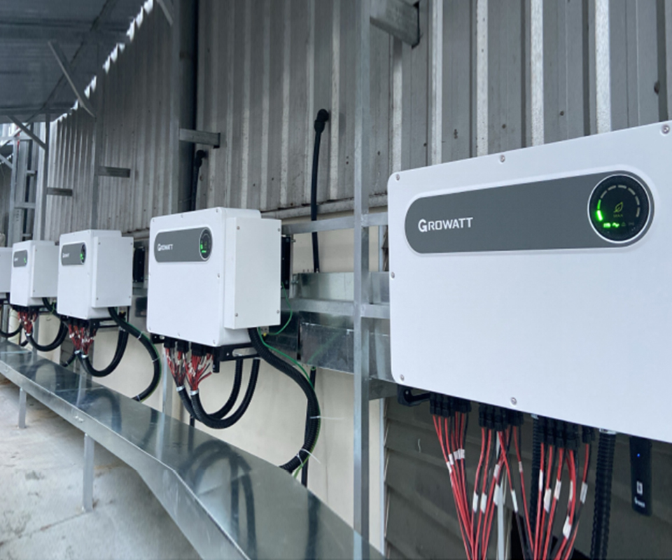Growatt MAX 110KTL3-X LV divara quraşdırılan inverterlər